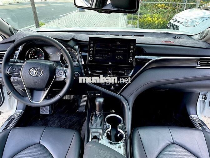 Toyota Camry 2.0Q 2022 - 33000 km