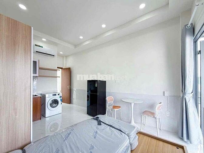Khai trương nhà mới ban công lớn full nội thất ngay Nguyễn Trãi, Q1
