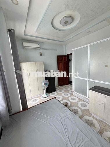 Phòng ban công giá rẻ có đủ nội thất gần CVPM Quang Trung