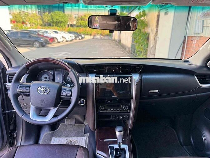 Toyota Fortuner 2.7 V Xám