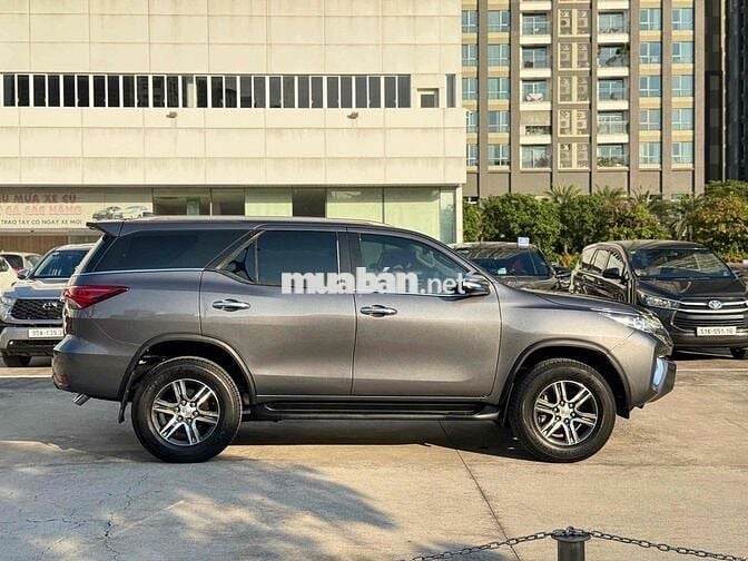 Toyota Fortuner 2.7 V Xám