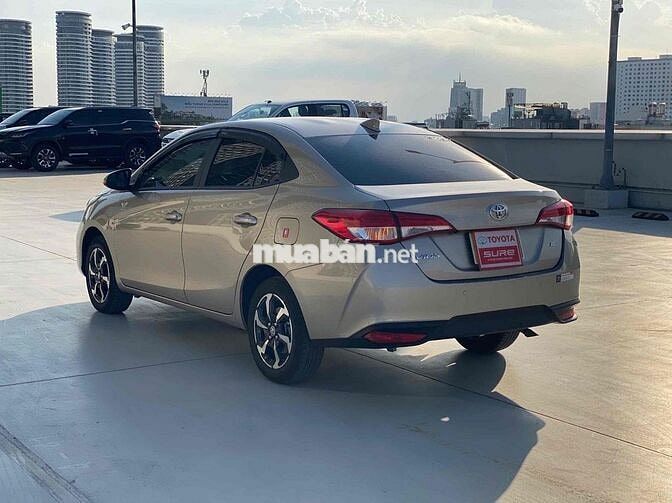 Toyota Vios E CVT 49700 km Vàng cát