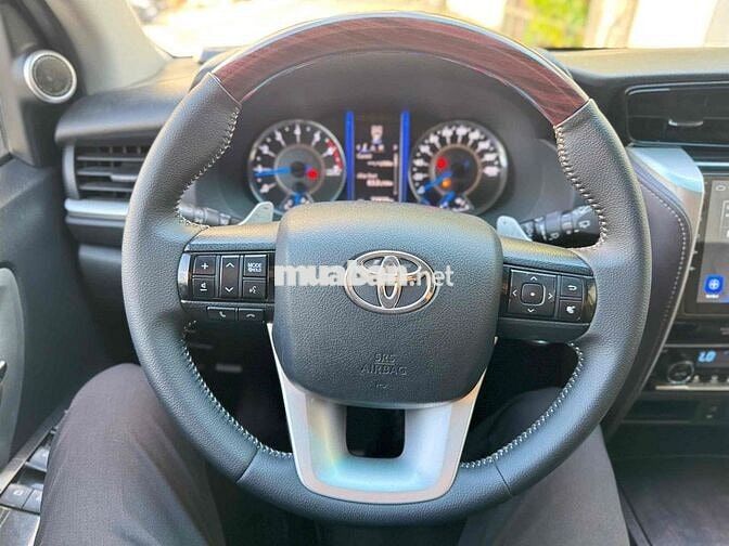 Toyota Fortuner 2.7 V Xám