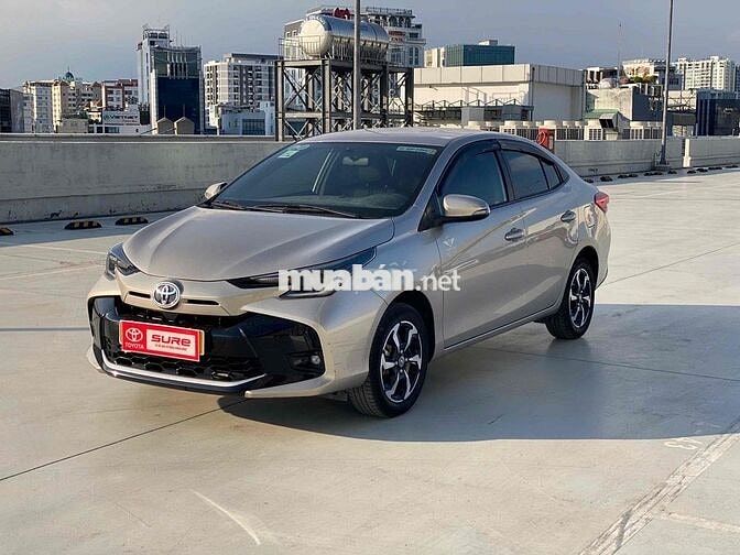 Toyota Vios E CVT 49700 km Vàng cát