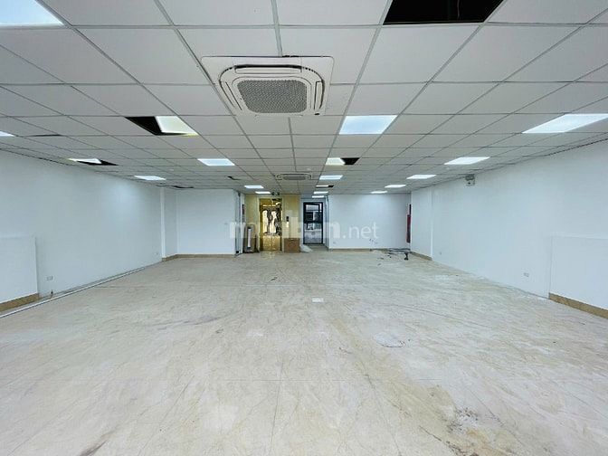 Cho thuê nhà mặt phố Trần Thái Tông: 135m2, MT 8m, VP cao cấp