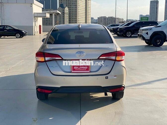Toyota Vios E CVT 49700 km Vàng cát