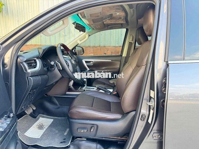 Toyota Fortuner 2.7 V Xám