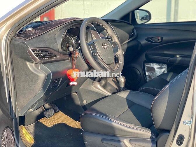 Toyota Vios E CVT 49700 km Vàng cát