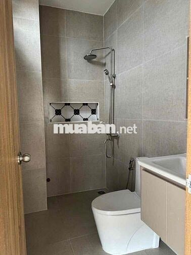 Cho Thuê Căn Hộ Studio Ban công ( Mới như hình ) Thang máy