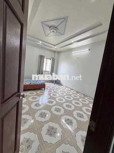 Phòng ban công giá rẻ có đủ nội thất gần CVPM Quang Trung