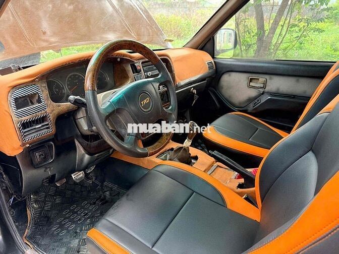 Isuzu JRD Hilander Đen 5 chỗ