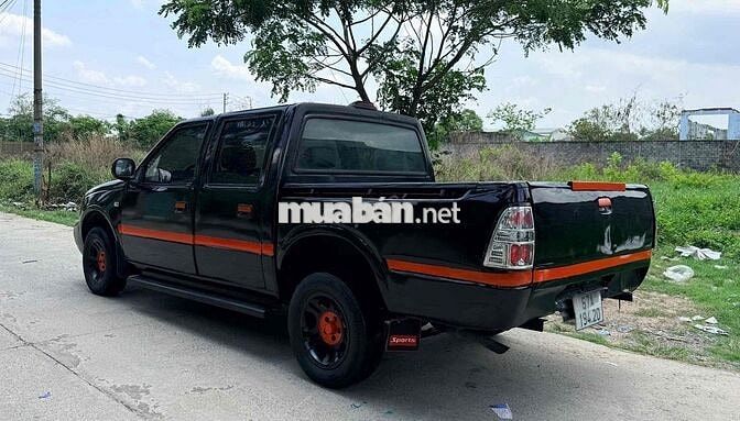 Isuzu JRD Hilander Đen 5 chỗ