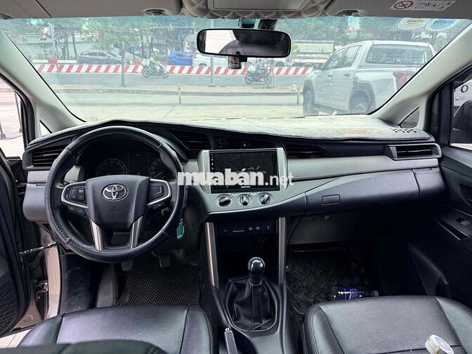 Toyota Innova 2022 2.0E - màu Đồng - Xe Tại Hãng