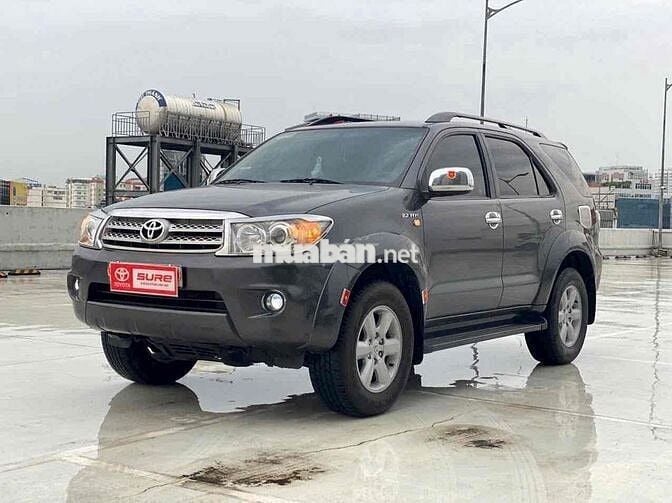 Toyota Fortuner 2009 2.7V Xám