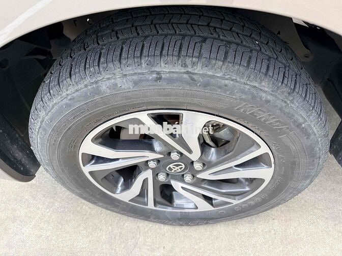 Toyota Innova 2022 2.0E - màu Đồng - Xe Tại Hãng