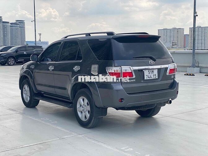 Toyota Fortuner 2009 2.7V AT 4x4