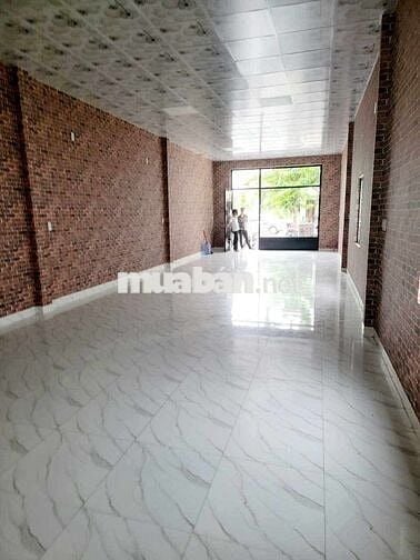 NHÀ CẤP 4 ĐƯỜNG BÙI TRANG CHƯỚC TRỐNG SUỐT