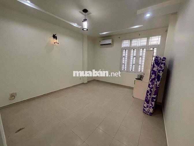 Phòng Mới Cần Cho Thuê - Cửa Sổ Trời , Phòng Rộng Thoáng mát