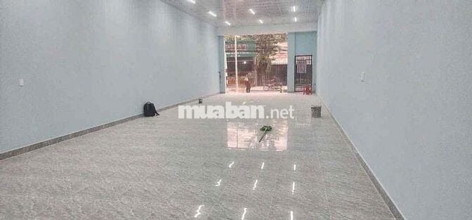 Xưởng Dĩ An 300m Mới Sạch Sẽ Trần La Phông