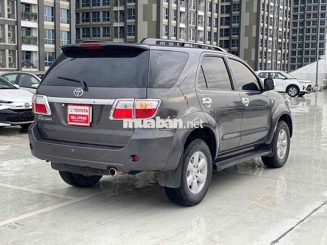 Toyota Fortuner 2009 2.7V Xám