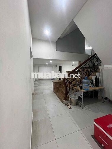 Cho thuê nhà 1 trệt 3 lầu mặt tiền đường kinh doanh , phường trung dũn