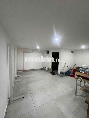 Cho thuê nhà 1 trệt 3 lầu mặt tiền đường kinh doanh , phường trung dũn