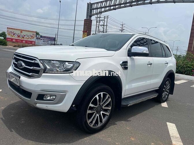 Ford Everest Titanium Trắng