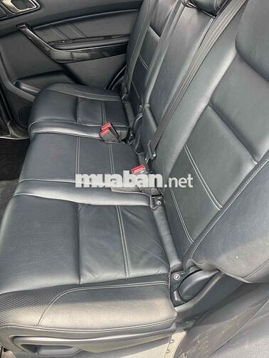 Ford Everest Titanium Trắng