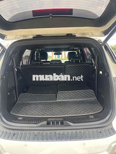 Ford Everest Titanium Trắng