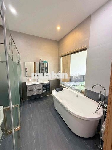 cho thuê nhà 3 tầng ,có. 3pn ,3wc. nội thất đầy đủ.