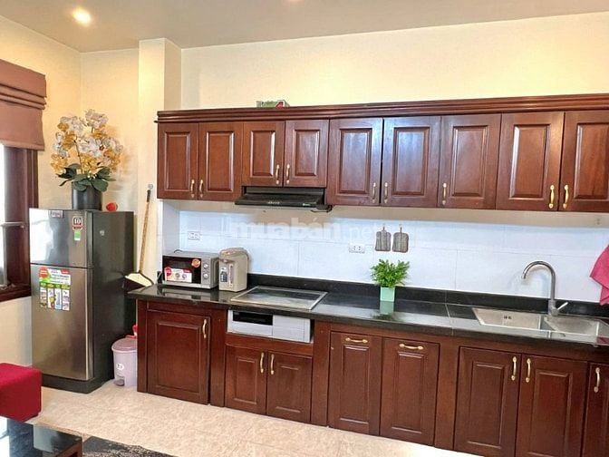 Cho thuê căn hộ tại ngõ 4 Liễu Giai diện tích 80m2 1 ngủ giá 8 triệu 