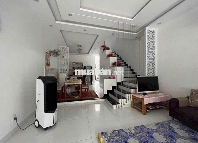 cho thuê nhà 3 tầng ,có. 3pn ,3wc. nội thất đầy đủ.