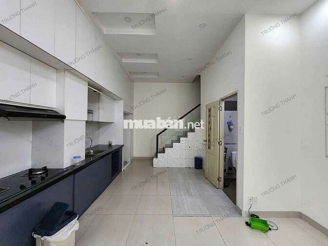 CHO THUÊ NHÀ 3 TẦNG FULL NT SAT KDC HỒNG LONG, P.HBP THỦ ĐỨC.