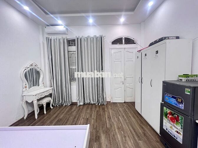 Cho thuê căn hộ khép kín tại Đường Láng, đầy đủ nội thất