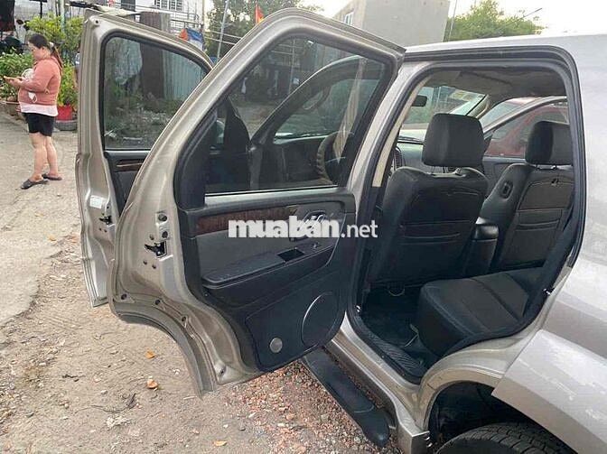 Ford Escape 2010 tu động 2 cầu