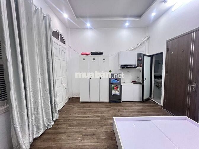 Cho thuê căn hộ khép kín tại Đường Láng, đầy đủ nội thất