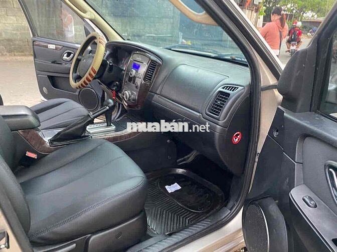 Ford Escape 2010 tu động 2 cầu