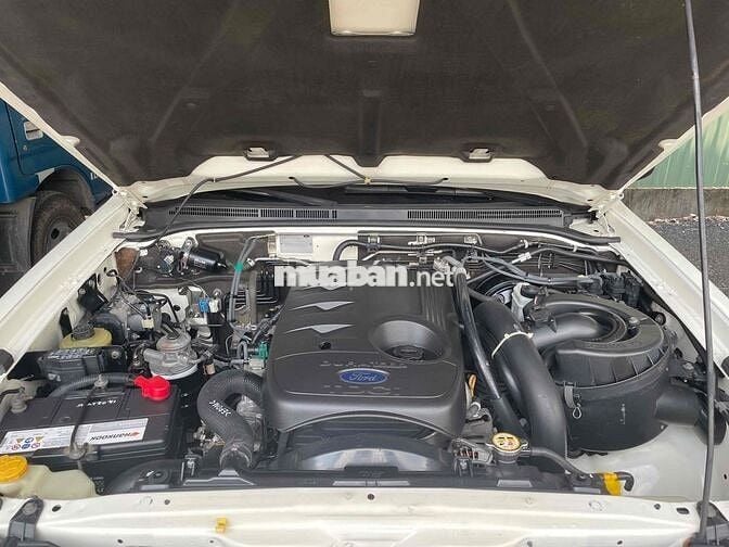 Ford Everest 2011 1 cầu Trắng
