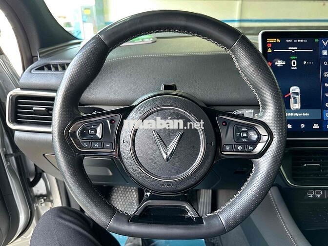 Vinfast VF8 Plus 2023 màu Bạc sẵn hồ sơ giao ngay