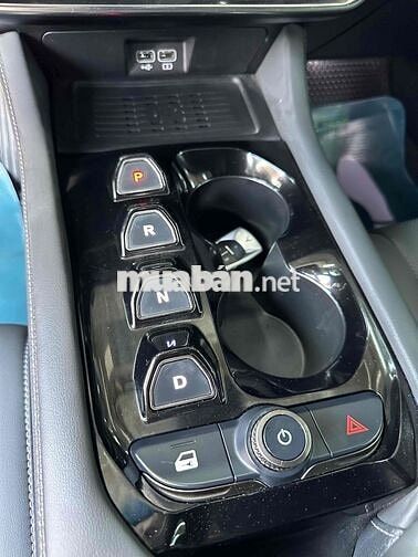 Vinfast VF8 Plus 2023 màu Bạc sẵn hồ sơ giao ngay