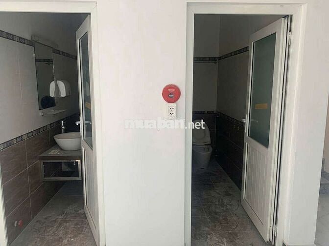 cho thuê toà nhà có cầu thang máy 10 x 20 có 6pn 6wc + hầm để xe 