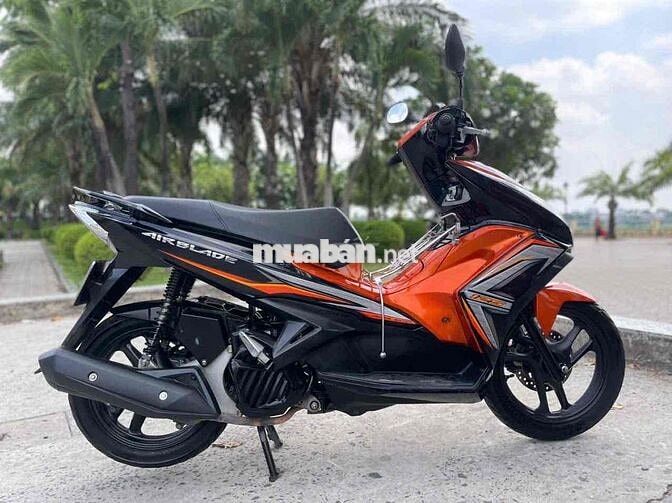 Ab 2015 cam đen , odo : 18.000km , xe zin rât đẹp