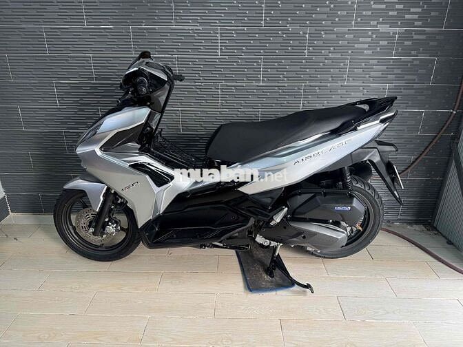Honda Air Blade 160 2022 Bạc Đen