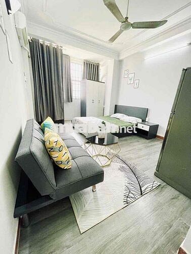 Studio full nội thất có ban công nhỏ q4