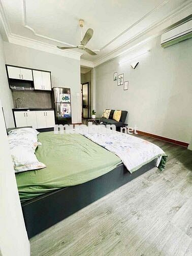 Studio full nội thất có ban công nhỏ q4