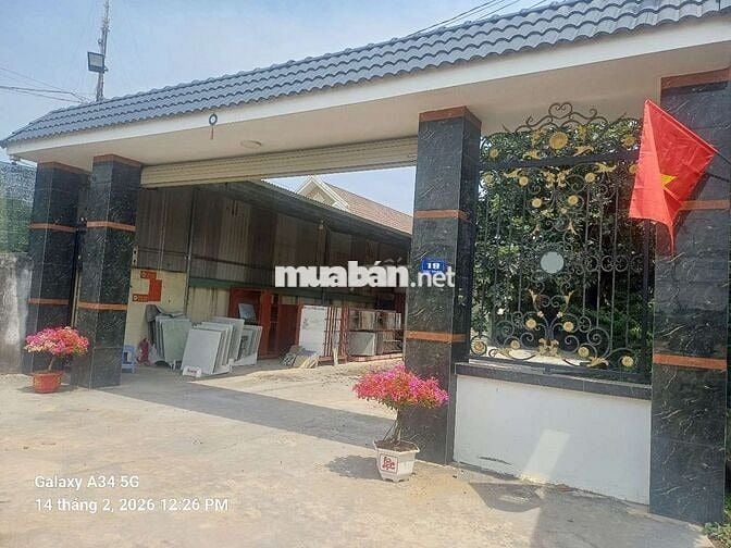 Bán nhà 2 mặt tiền trước sau, vị trí đẹp đường lớn không gian rộng rãi