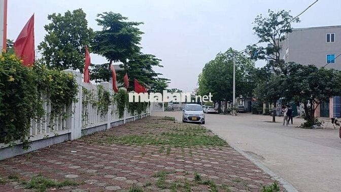 Bán đất bìa làng Thiên Lộc ( kim chung cũ) đường thông view công viên