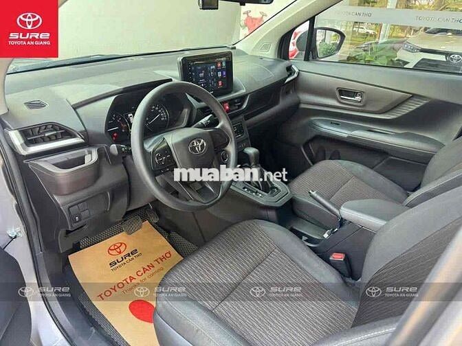 Toyota Avanza Premio 2024 chính hãng