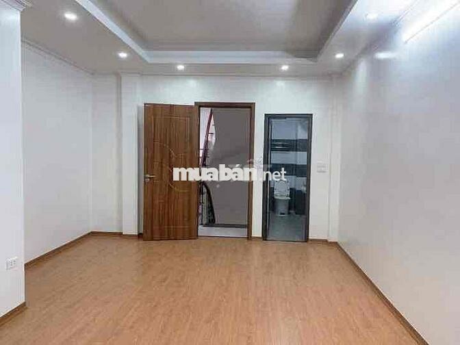 Cho thuê nhà ngõ đường Hoàng Mai 40m x 5 tầng