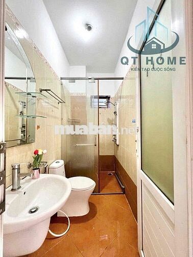STUDIO BAN CÔNG FULL NỘI THẤT NGAY MẶT TIỀN NGUYỄN VĂN CỪ QUẬN 1